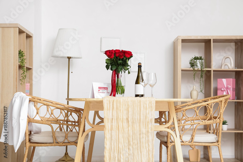 Romantic dining table with ...