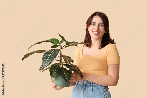 Young woman with plant in p...