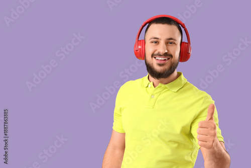 Handsome young man in headp...