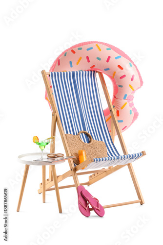 Striped deck chair with bea...