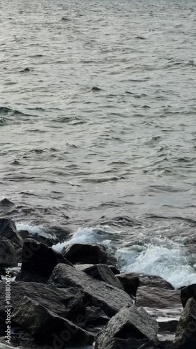 Wallpaper Mural rocks in the water Torontodigital.ca