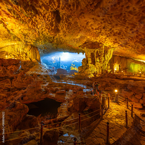 Quadro su tela Sung Sot, Surprise Cave, Ha Long Bay, Vietnam