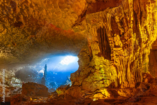Quadro su tela Sung Sot, Surprise Cave, Ha Long Bay, Vietnam