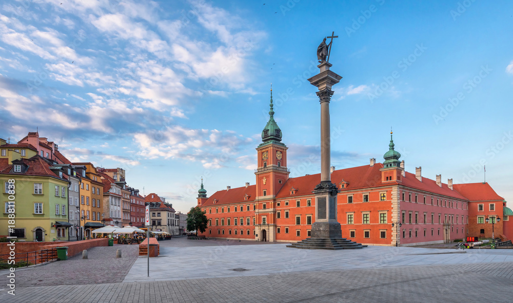 Obraz premium Warsaw, Poland. Panorama of Plac Zamkowy square in front of The Royal Castle 