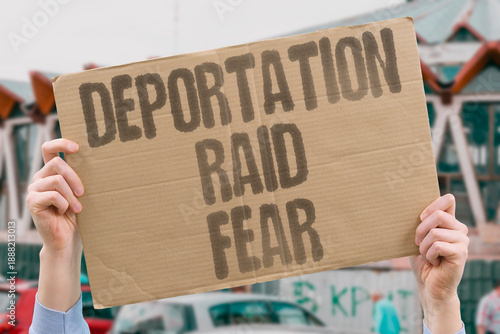 Fotografija "Deportation Raid Fear" Enforcement actions create anxiety