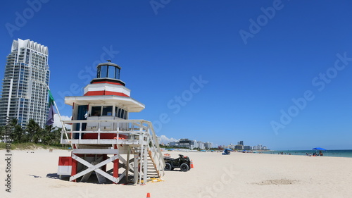 Photos lifeguard tower on the beach