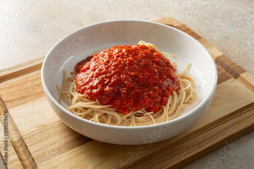 Obraz na płótnie A view of a bowl of gluten-free capellini marinara.