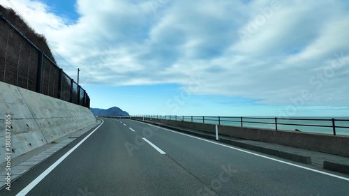 車載動画　冬の海岸沿いを走る