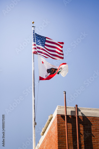 Drapeaux usa et californie