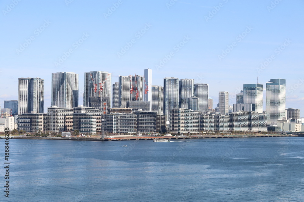 Obraz premium 東京ウオーターフロント。晴海FLAGと勝どきのタワーマンション。