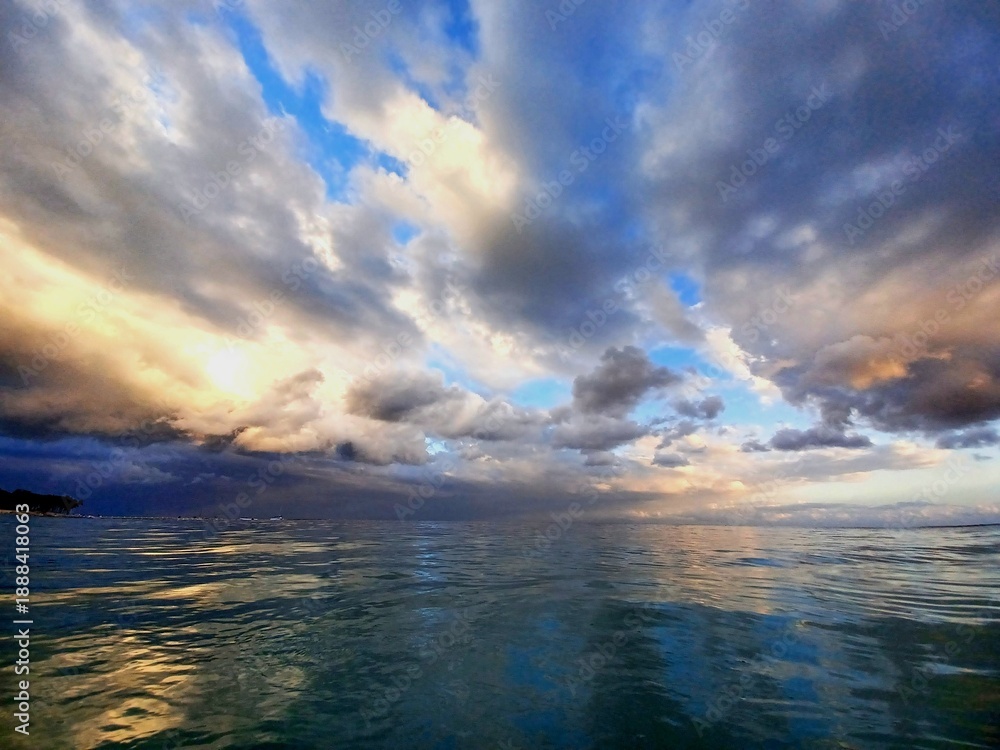 Fototapeta premium Dramatic Sunset Sky Over Tropical Water