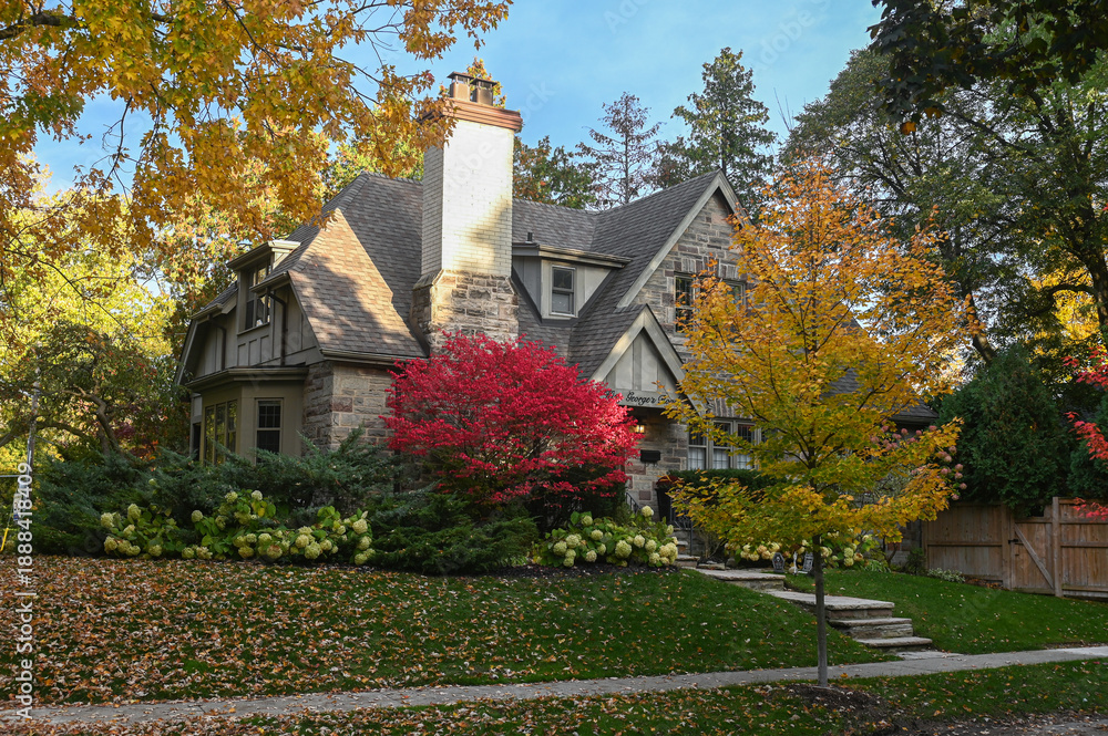 Obraz premium House exterior with fall colors