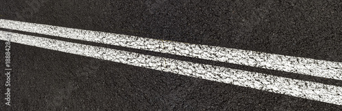 Signalétique horizontale sur asphalte 