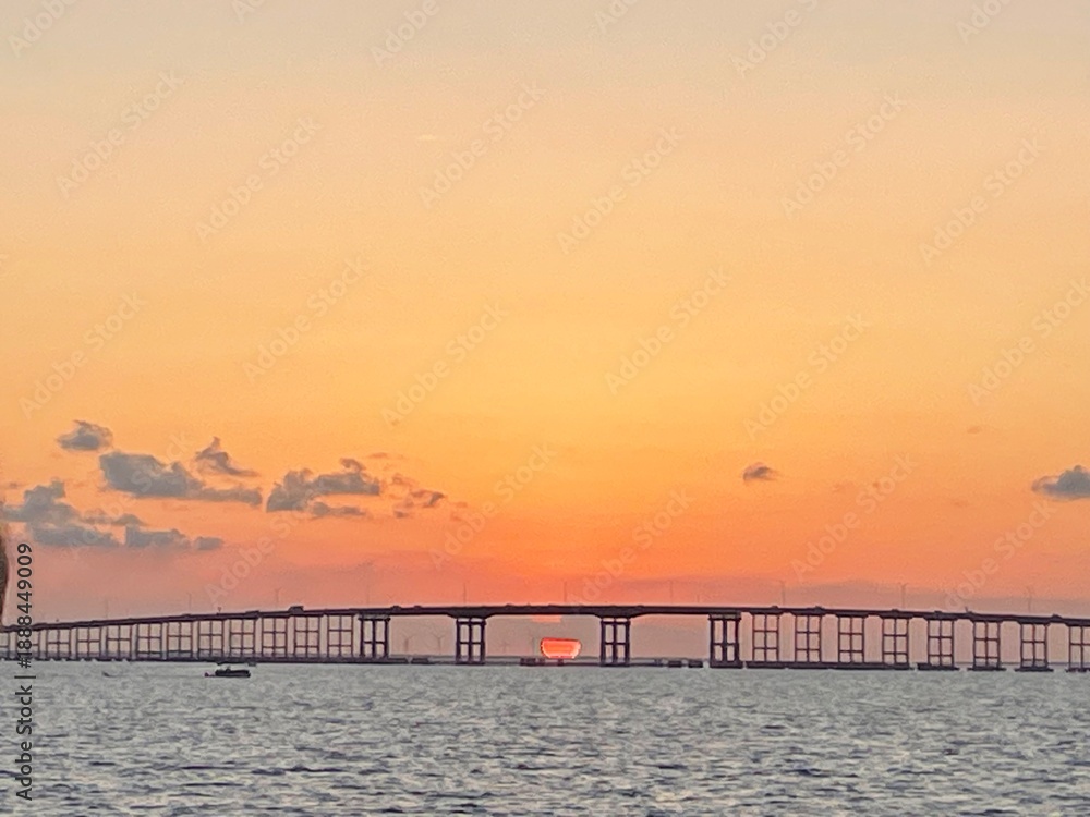 Obraz premium sunset at the pier