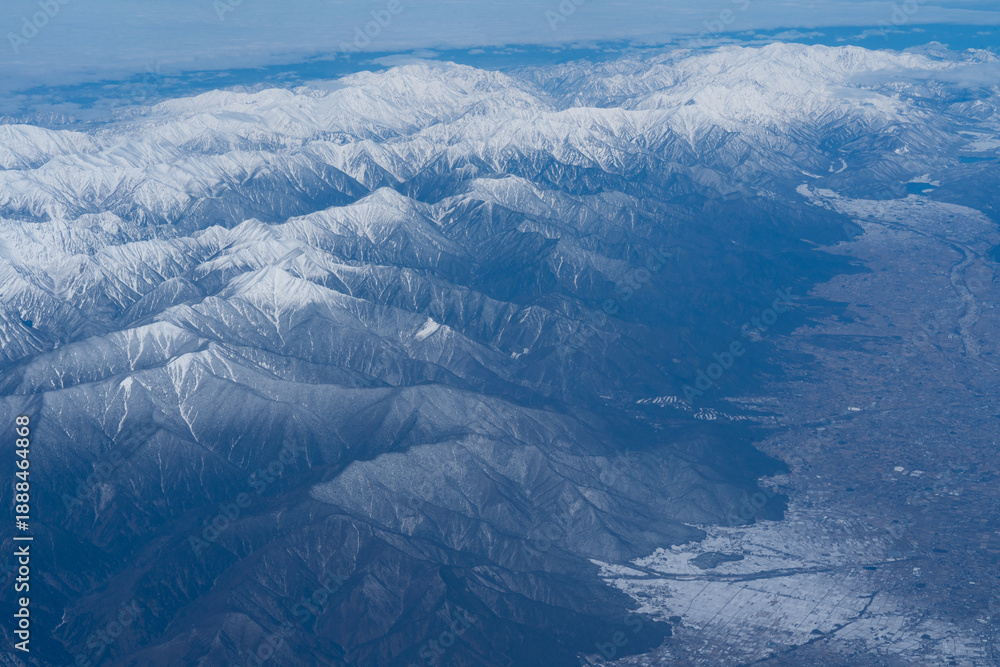 Fototapeta premium 上空から見た飛騨山脈と松本盆地