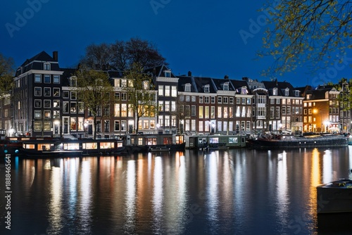 Fotografie Explore the captivating night scene of Amsterdam, Netherlands