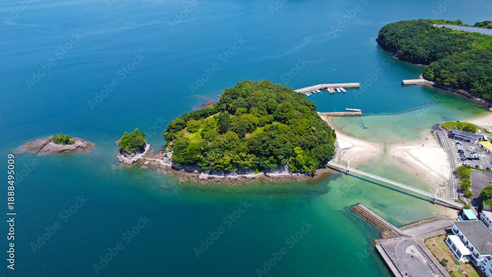 Fototapeta premium 湯の児島のドローン空撮
