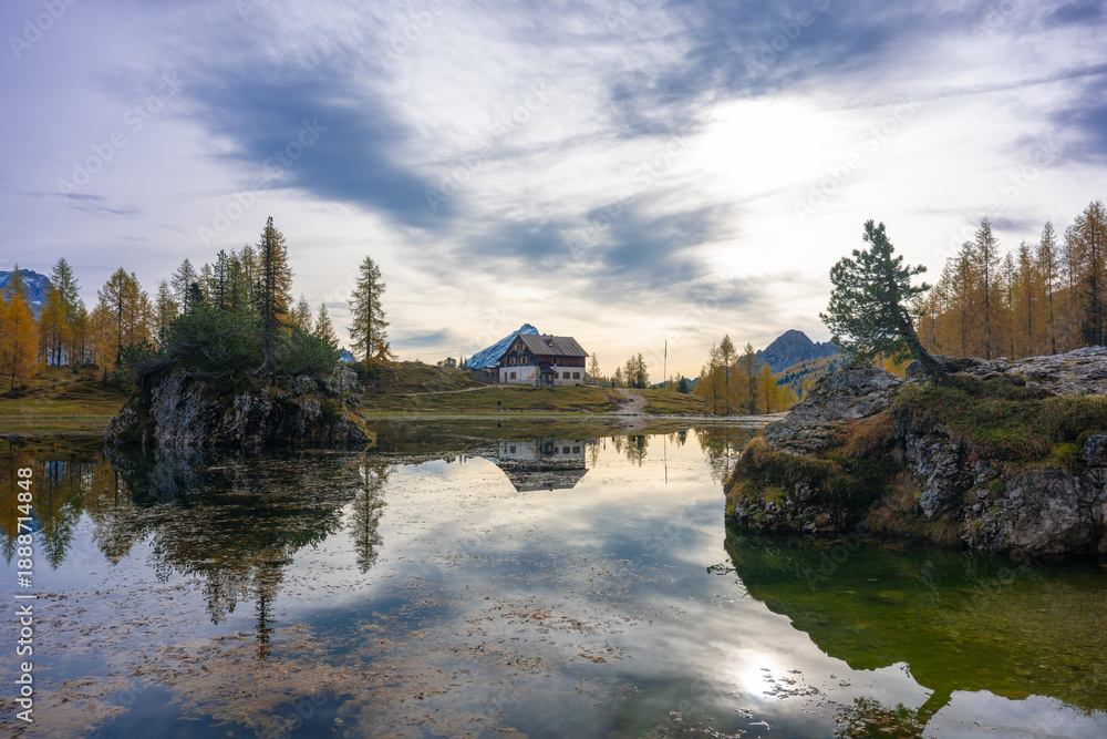 Obraz premium The photo specular landscape of lake Dedera at dolomite in Italy