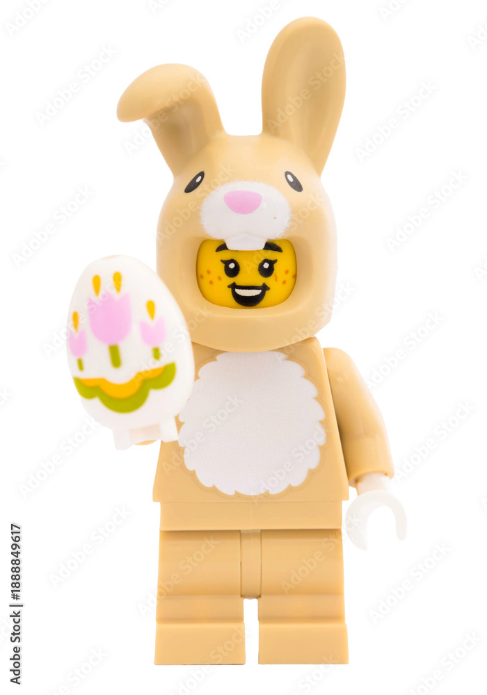 Fototapeta premium Dortmund - Deutschland 24. Januar 2026 - Lego Minifigure Osterhase mit Osterei