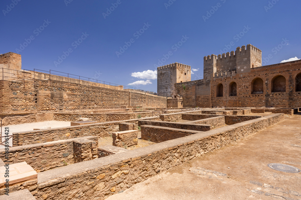 Fototapeta premium Alhambra castle ruins and ancient architecture in Granada, Spain