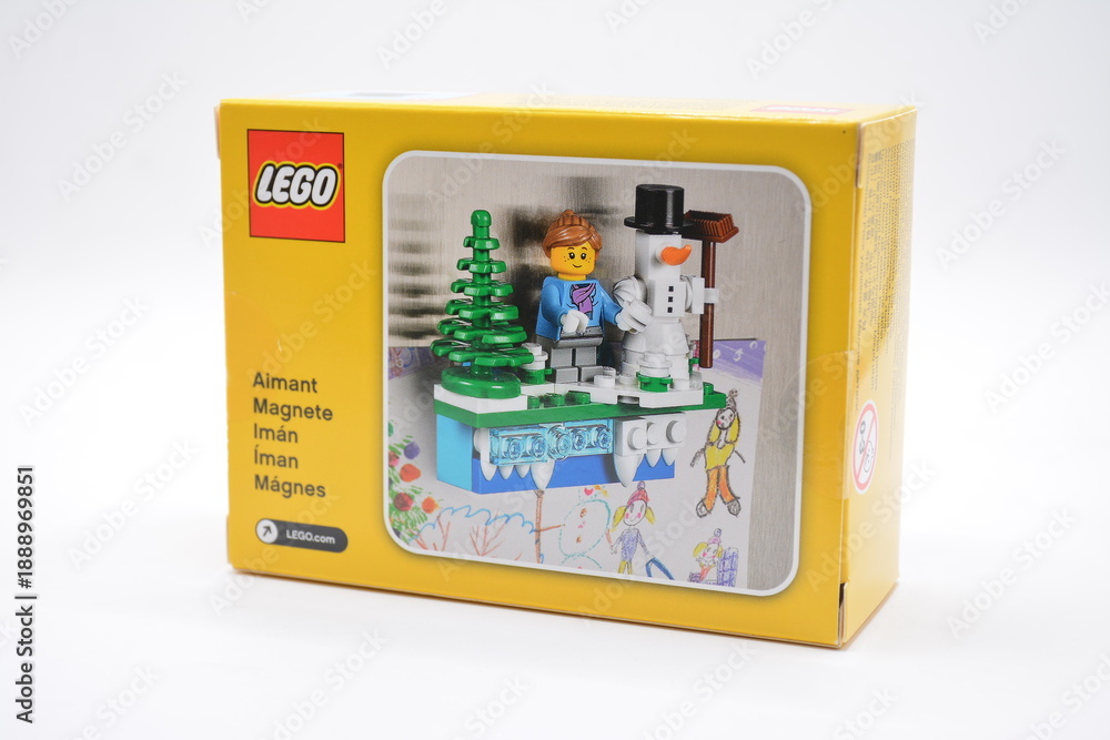 Naklejka premium Lego iconic holiday magnet set in Manila, Philippines