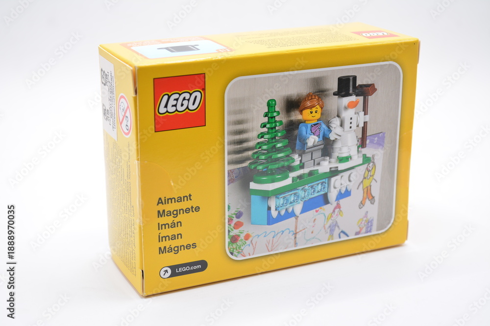 Naklejka premium Lego iconic holiday magnet set in Manila, Philippines