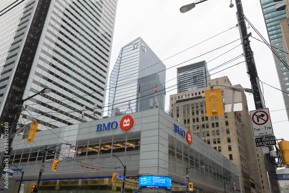 Naklejka premium BMO corporate logo outside First Canadian Place crossing at King St W and Bay St northwest corner, Toronto