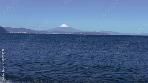 静岡県焼津市から見た海越しの富士山
