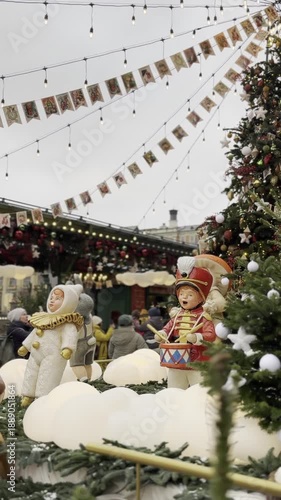 santa claus in the christmas tree