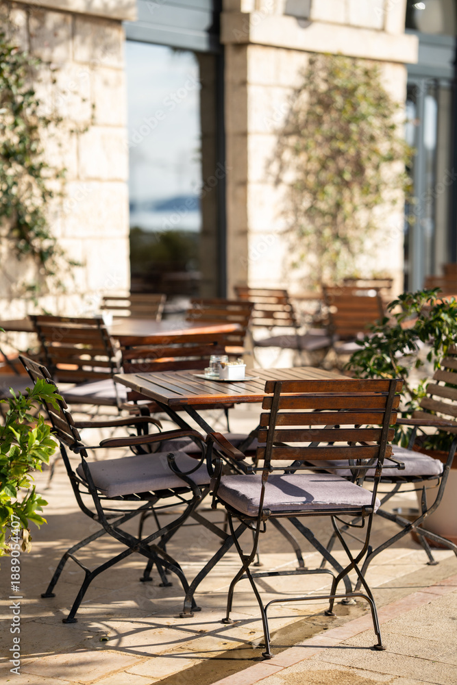 Fototapeta premium Outdoor cafe on a city street