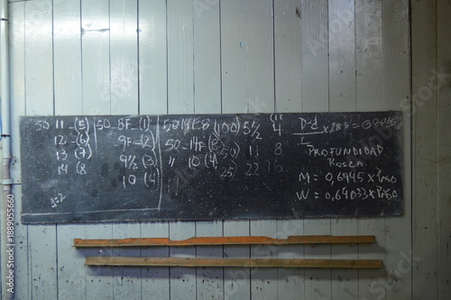 Pizarra de calculos de ingeniería mecánica, tren la Trochita