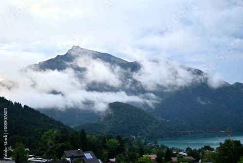 The Schafberg in clouds, view from Sankt Gilgen an Lake Wolfgang, Austria / Wolkenverhangener Schafberg, Blick von Sankt Gilgen am Wolfgangsee, Österreich.