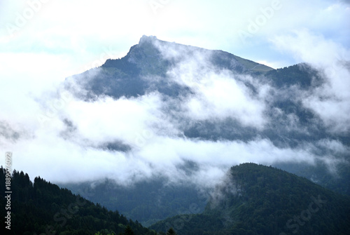 The Schafberg in clouds, view from Sankt Gilgen an Lake Wolfgang, Austria / Wolkenverhangener Schafberg, Blick von Sankt Gilgen am Wolfgangsee, Österreich.
