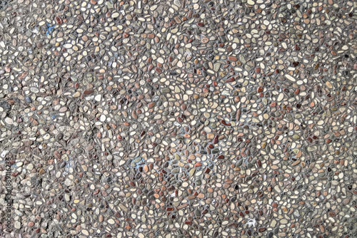 Εκτύπωση καμβά ​Top-down view of a textured exposed aggregate concrete surface with multicolored river pebbles and small stones embedded in gray cement, ideal for architectural backgrounds and paving textures
