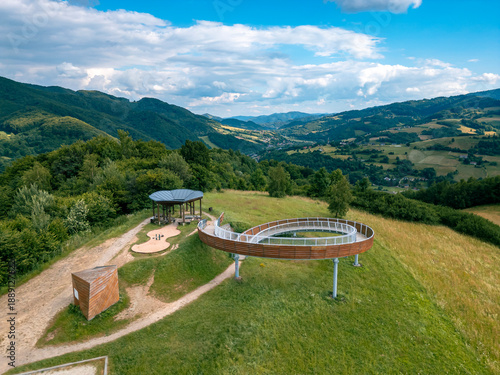 Platforma widokowa „Ślimak” w Woli Kroguleckiej – platforma widokowa w kształcie spiralnym, w Woli Kroguleckiej,  w Beskidzie Sądeckim