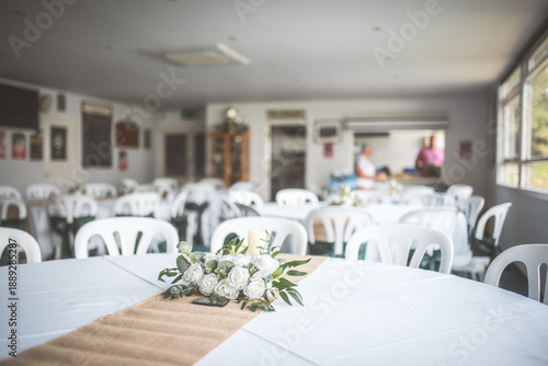 Foto Wedding reception tables decorated with flowers and burlap runner