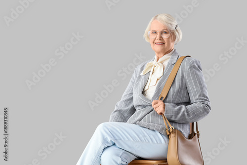 Senior businesswoman with b...