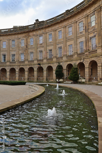 Cuadro en lienzo Buxton Crescent, iconic Georgian curved terrace and historic spa landmark in Bux