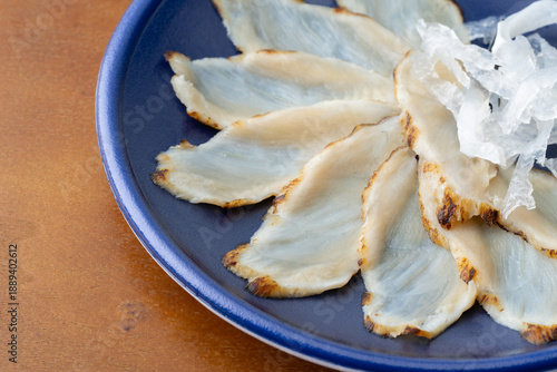 Wallpaper Mural 真ふぐの刺身（てっさ）の炙りのクローズアップ Torontodigital.ca