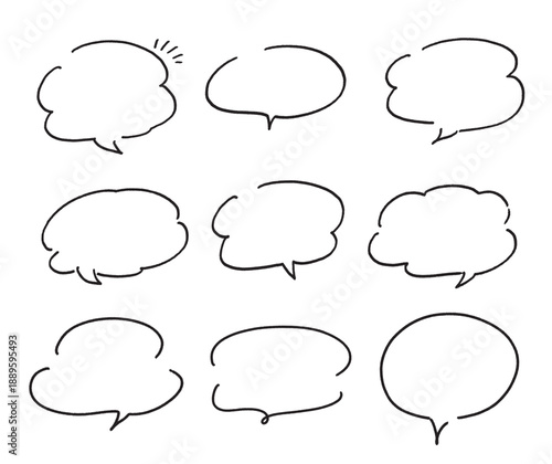 柔らかな曲線が特徴のモコモコした手書き吹き出しセット。親しみやすい雑誌風のフレーム素材