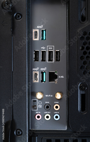 デスクトップパソコンの背面　テクノロジー
