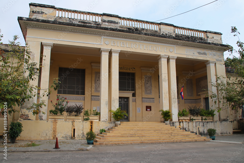 Obraz premium colonial art déco (?) hall (national library) in phnom penh in cambodia