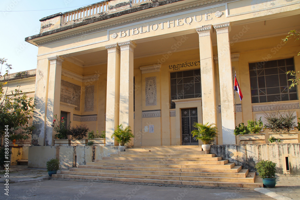 Obraz premium colonial art déco (?) hall (national library) in phnom penh in cambodia