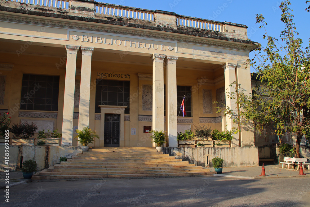 Obraz premium colonial art déco (?) hall (national library) in phnom penh in cambodia