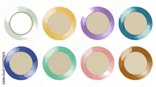 Zestaw ośmiu okrągłych, kolorowych ramek w stylu akwareli z przezroczystym środkiem na tekst.