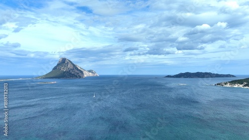 Wallpaper Mural survol de Porto Cervo en Sardaigne près d'Olbia Torontodigital.ca