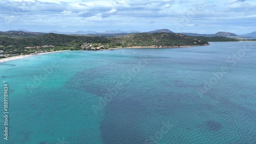 Wallpaper Mural survol de Porto Cervo en Sardaigne près d'Olbia Torontodigital.ca