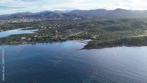 survol de Porto Cervo en Sardaigne près d'Olbia