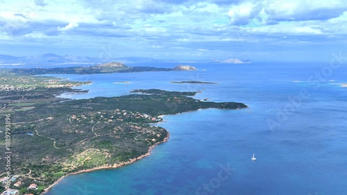 Wallpaper Mural survol de Porto Cervo en Sardaigne près d'Olbia Torontodigital.ca