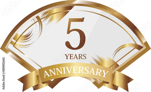 扇型の5周年記念エンブレム　ホワイト＆ゴールド